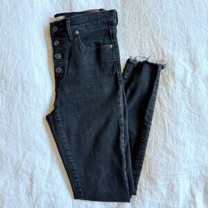 9" Mid-Rise Skinny Jeans in Berkeley Black: Button-Through Edition (Size 29)